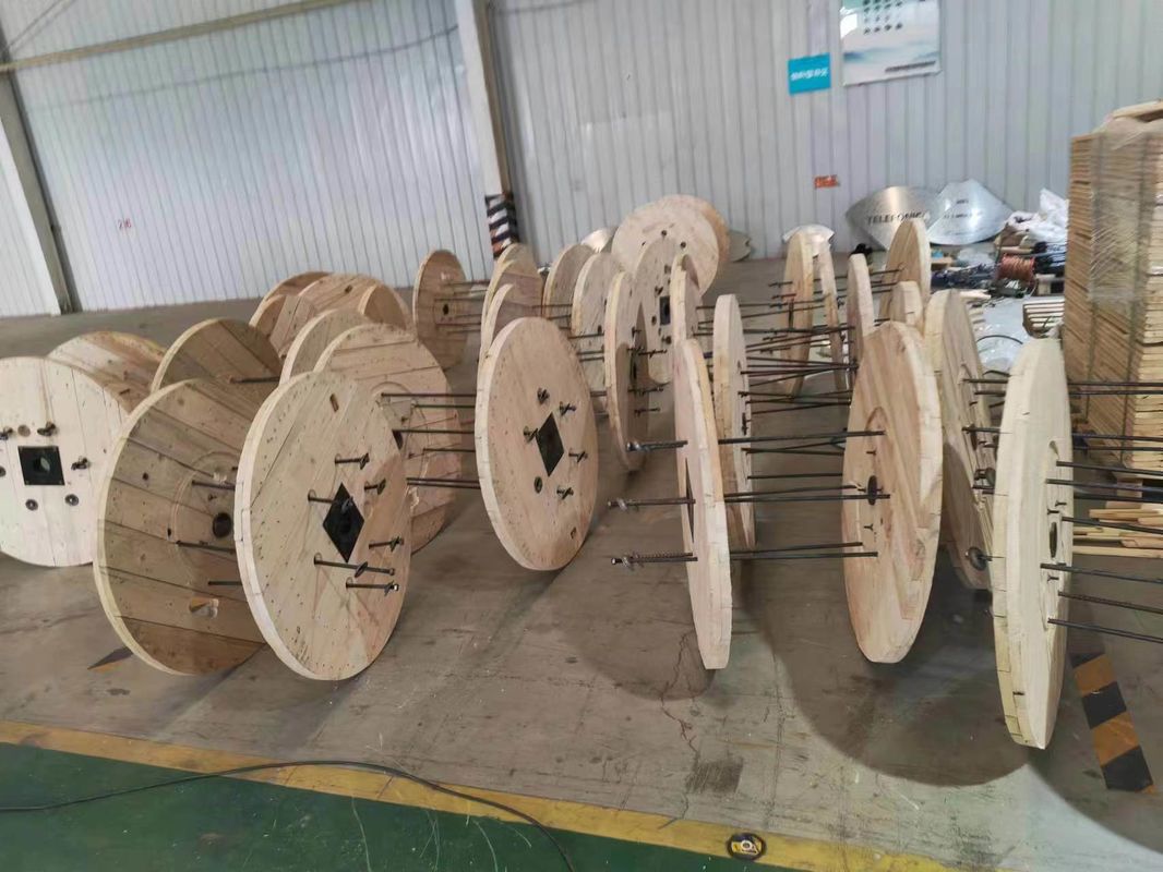 4 Way Wooden Cable Reel Bulat Besar Kayu Kabel Spool Digunakan untuk Kabel