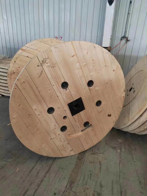 4 Way Wooden Cable Reel Bulat Besar Kayu Kabel Spool Digunakan untuk Kabel
