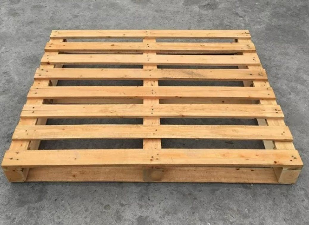 Palet kayu padat yang diobati panas Palet empat arah tahan lama untuk truk forklift