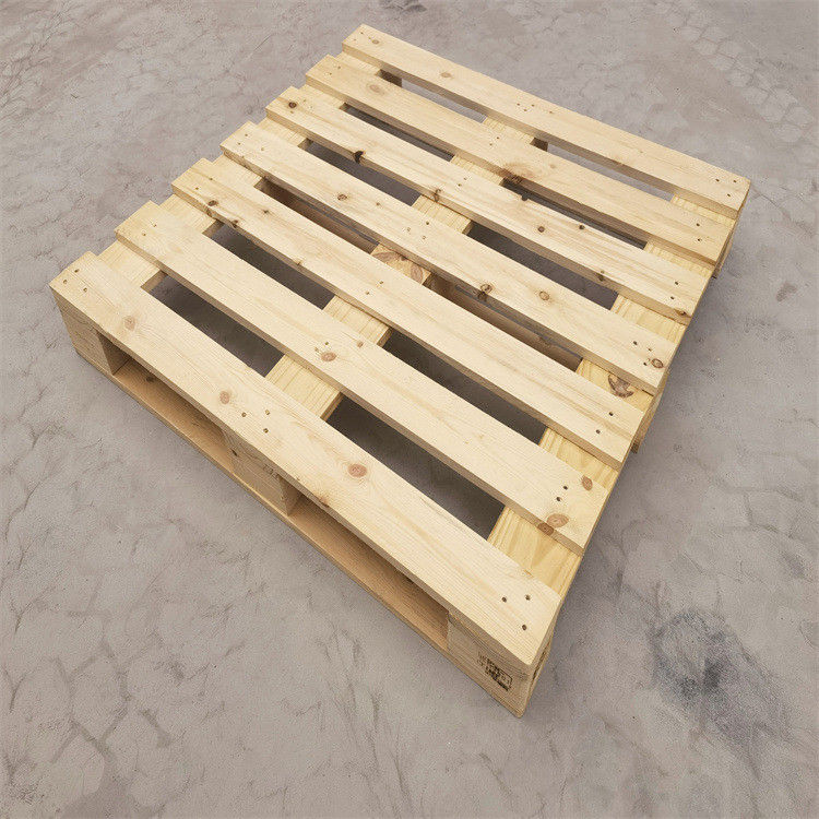 Palet kayu padat yang diobati panas Palet empat arah tahan lama untuk truk forklift