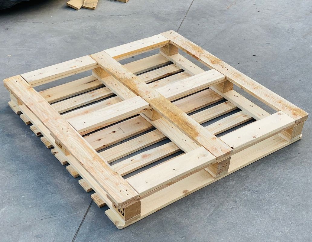 Perputaran kargo Euro Palet Palet kayu yang diobati panas untuk ekspor 4 Way